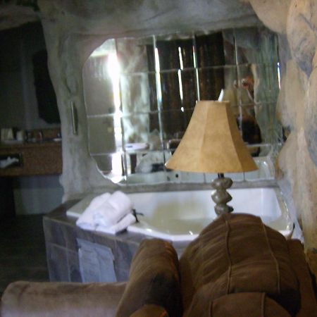 Days Inn & Suites By Wyndham Terre Haute Esterno foto