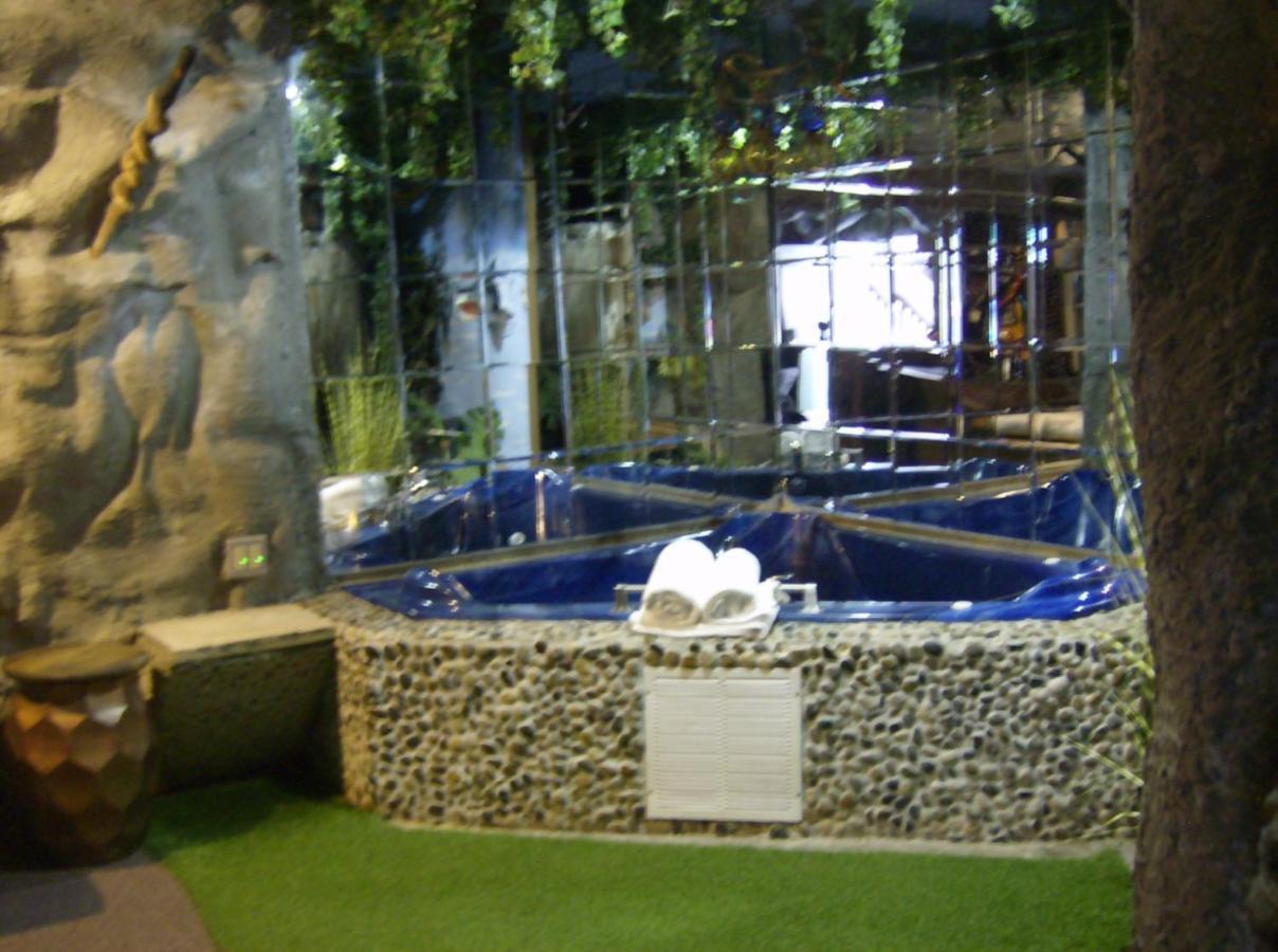 Days Inn & Suites By Wyndham Terre Haute Esterno foto