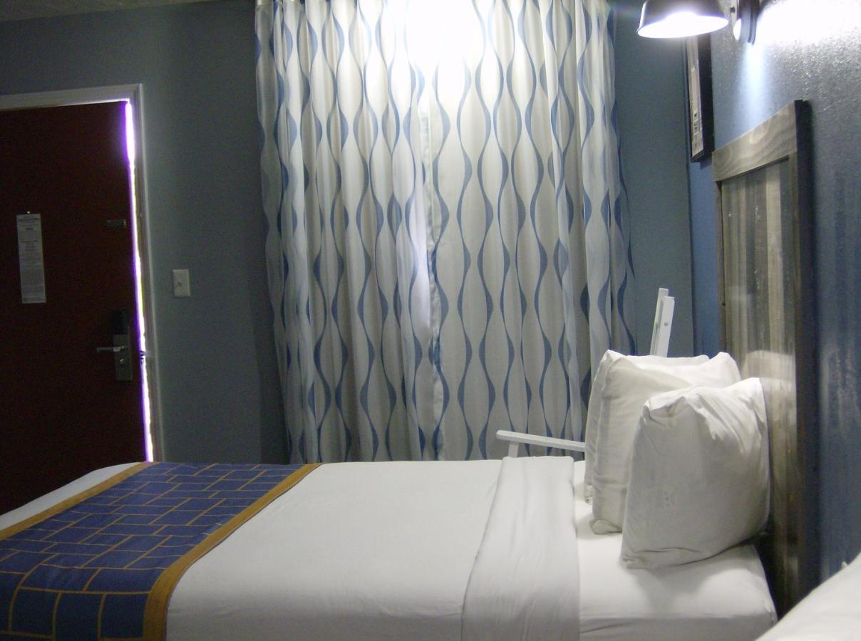 Days Inn & Suites By Wyndham Terre Haute Esterno foto