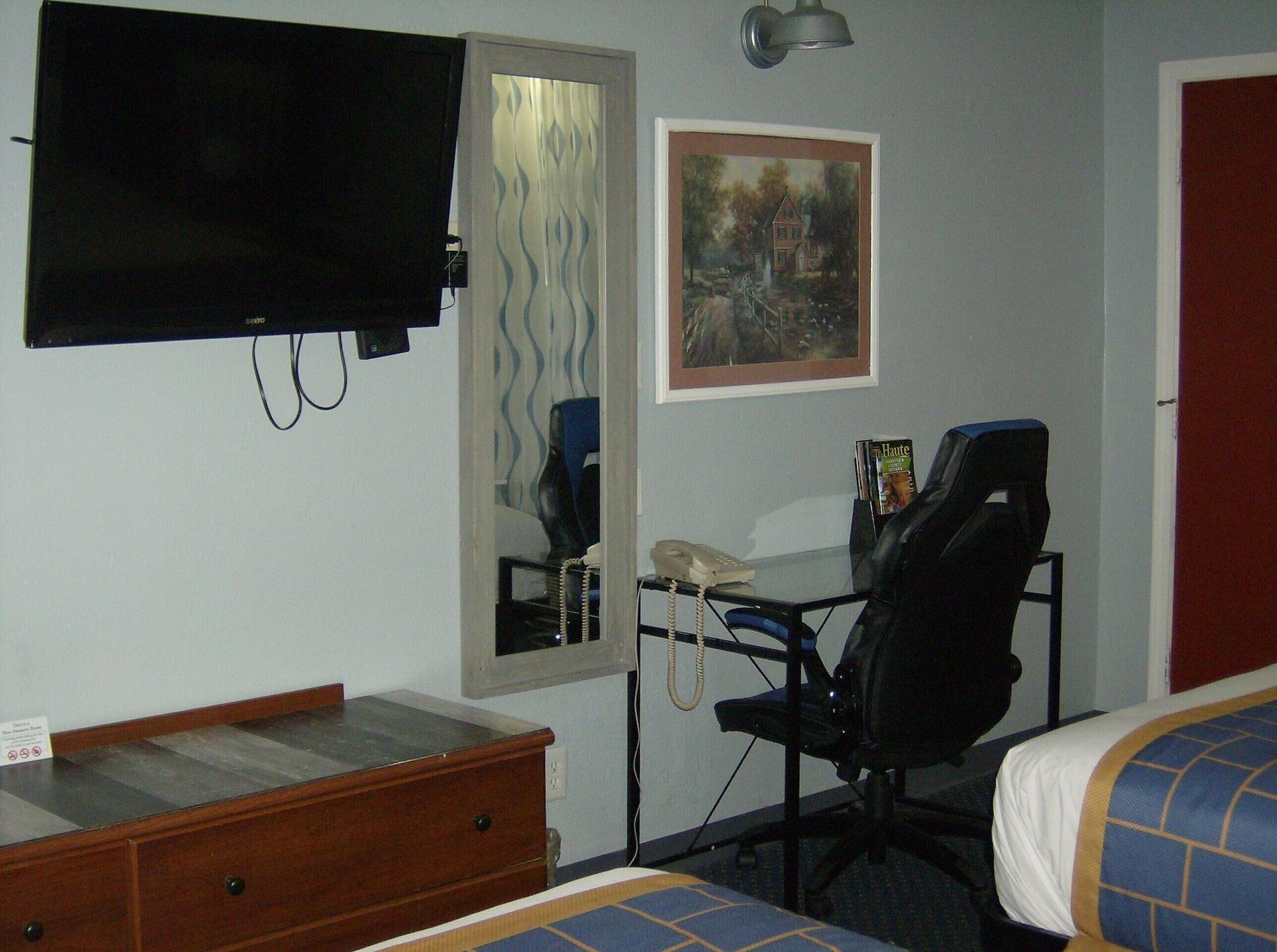 Days Inn & Suites By Wyndham Terre Haute Esterno foto