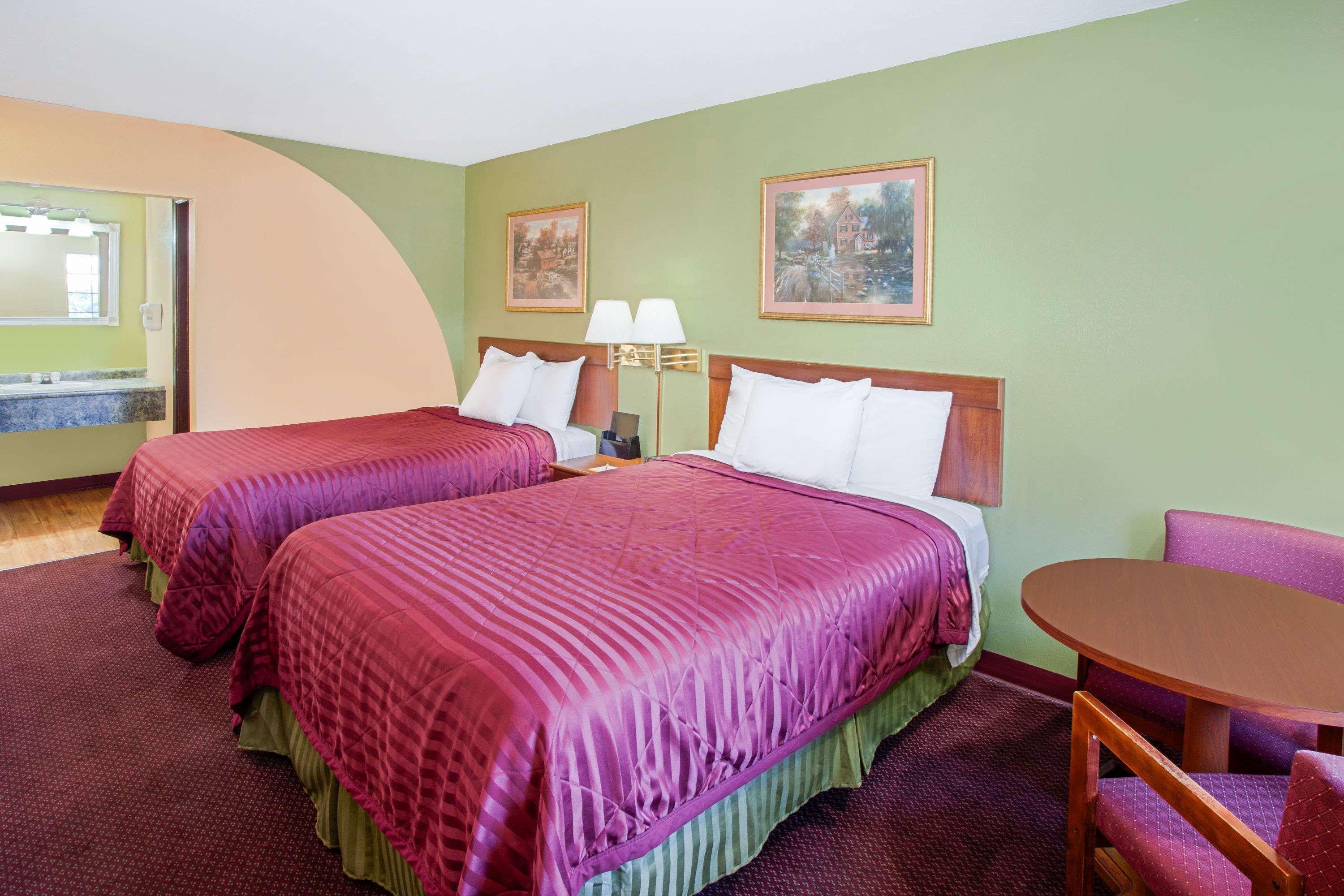 Days Inn & Suites By Wyndham Terre Haute Esterno foto