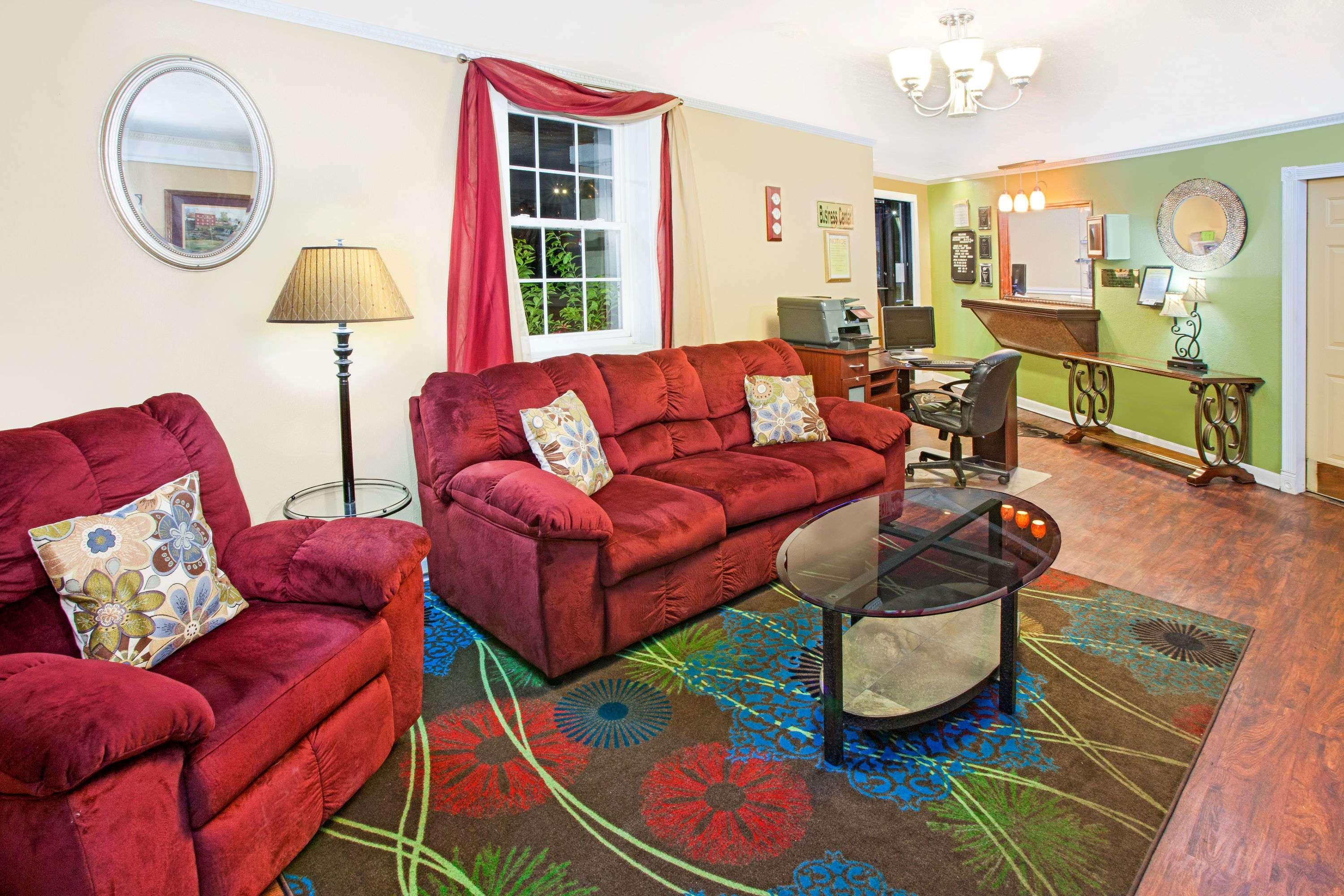Days Inn & Suites By Wyndham Terre Haute Esterno foto