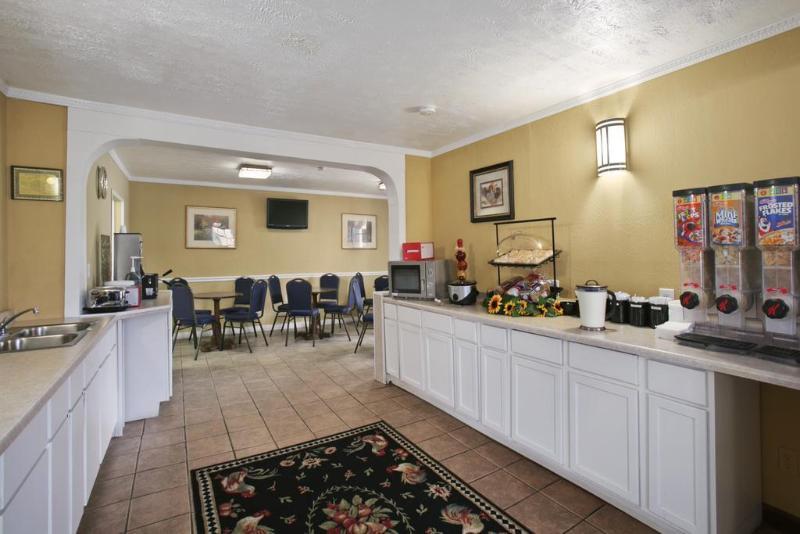 Days Inn & Suites By Wyndham Terre Haute Esterno foto